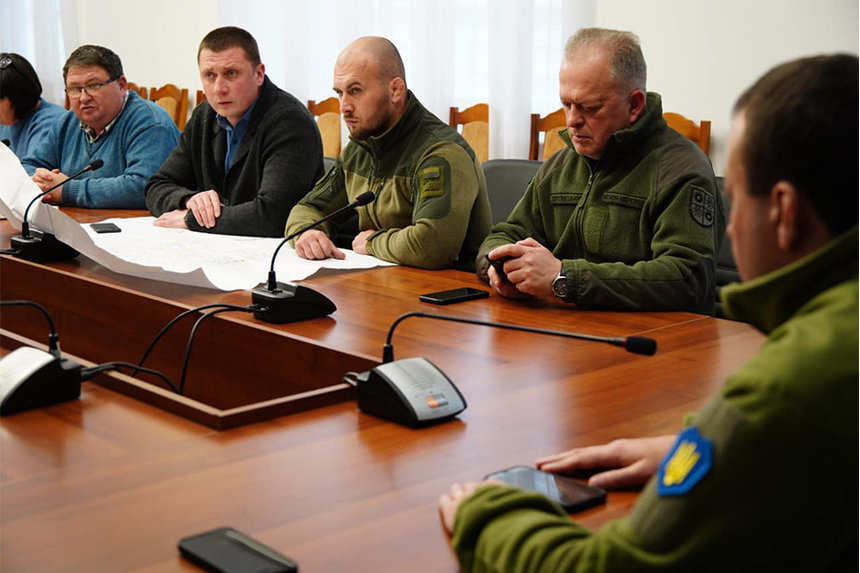 Після російської атаки Ладижин досі без опалення. Обласна влада шукає спосіб допомогти місту / Новости Винницы и области / Інформаційний портал На Париже Новини Вінниці / Після російської атаки Ладижин досі без опалення. Обласна влада шукає спосіб допомогти місту