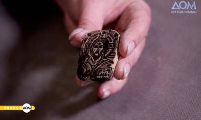 Обереги українським воїнам: майстриня з Вінниці виготовляє глиняні ікони на передову / Новости Винницы и области / Інформаційний портал На Парижі Новини Вінниці / Обереги українським воїнам: майстриня з Вінниці виготовляє глиняні ікони на передову