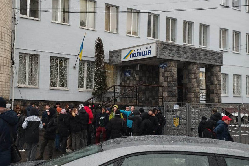 Російський рух «ПВК «Редан» поширився на Вінницю: після першої акції поліція перевірила документи у десятків молодиків / Новости Винницы и области / Інформаційний портал На Париже Новини Вінниці / Російський рух «ПВК «Редан» поширився на Вінницю: після першої акції поліція перевірила документи у десятків молодиків