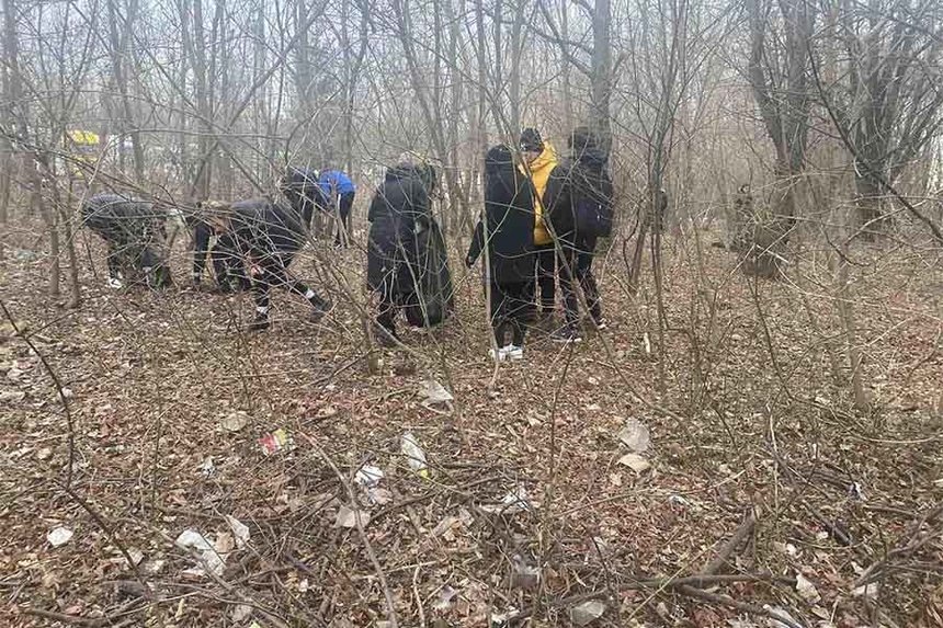 Новини Вінниці / У Вінниці молодь розпочала весняні акції по прибиранню зелених зон