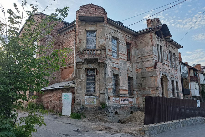 Перебудова «Шоколадного будинку»? До кінця року у Вінниці обіцяють відреставрувати занедбаний «Дім пошти» / Новости Винницы и области / Інформаційний портал На Париже Новини Вінниці / Перебудова «Шоколадного будинку»? До кінця року у Вінниці обіцяють відреставрувати занедбаний «Дім пошти»