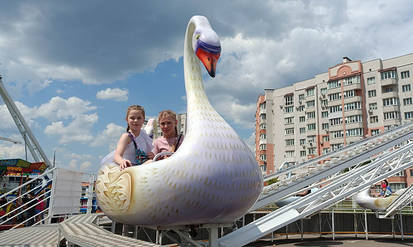 Більше десяти груп дітей військових та ВПО безкоштовно відвідали у Вінниці атракціони фестивалю «Колесо підтримки» / Новости Винницы и области / Інформаційний портал На Парижі Новини Вінниці / Більше десяти груп дітей військових та ВПО безкоштовно відвідали у Вінниці атракціони фестивалю «Колесо підтримки»