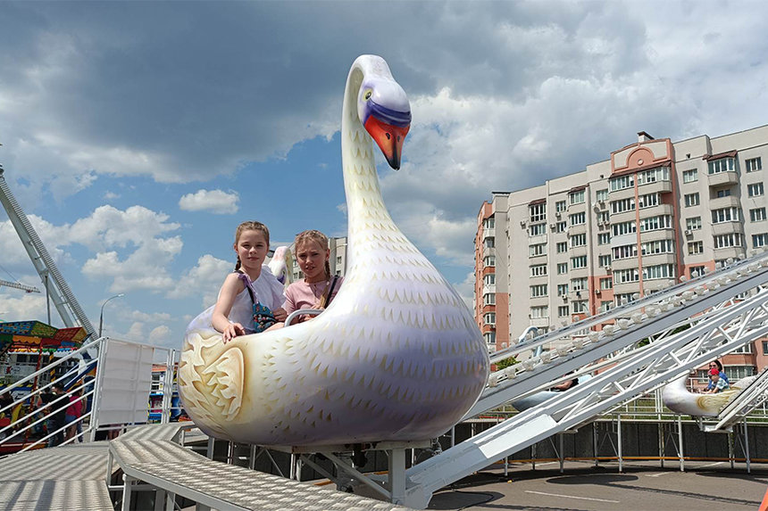 Більше десяти груп дітей військових та ВПО безкоштовно відвідали у Вінниці атракціони фестивалю «Колесо підтримки» / Новости Винницы и области / Інформаційний портал На Париже Новини Вінниці / Більше десяти груп дітей військових та ВПО безкоштовно відвідали у Вінниці атракціони фестивалю «Колесо підтримки»