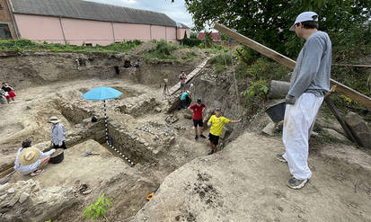 Під час розкопок у центрі Вінниці археологи знайшли козацькі люльки, старовинні монети та фрагменти вишуканого посуду / Новости Винницы и области / Інформаційний портал На Парижі Новини Вінниці / Під час розкопок у центрі Вінниці археологи знайшли козацькі люльки, старовинні монети та фрагменти вишуканого посуду