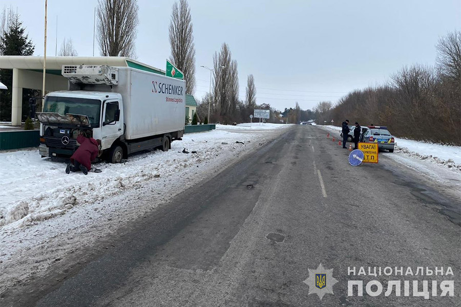 Ходила по дорозі: на Вінниччині Volkswagen травмував жінку / Новости Винницы и области / Інформаційний портал На Париже Новини Вінниці / Ходила по дорозі: на Вінниччині Volkswagen травмував жінку