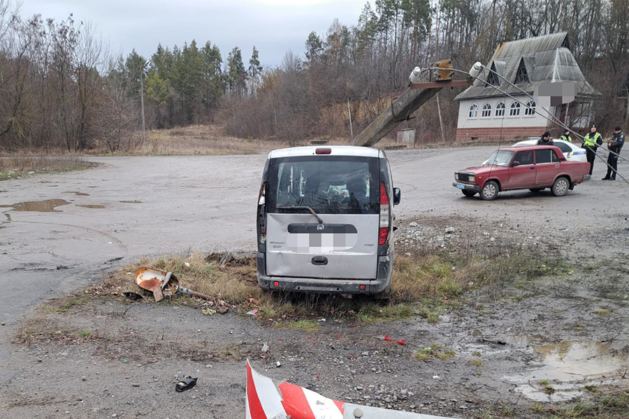 Новини Вінниці / Викрадач автівки з 3,39 проміле вчинив ДТП на Вінниччині: у салоні перебували діти
