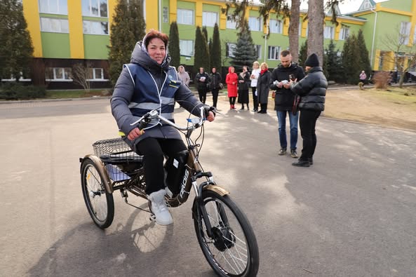 Новини Вінниці / У Стрижавці соцпрацівники їздитимуть на триколісних електричних велосипедах